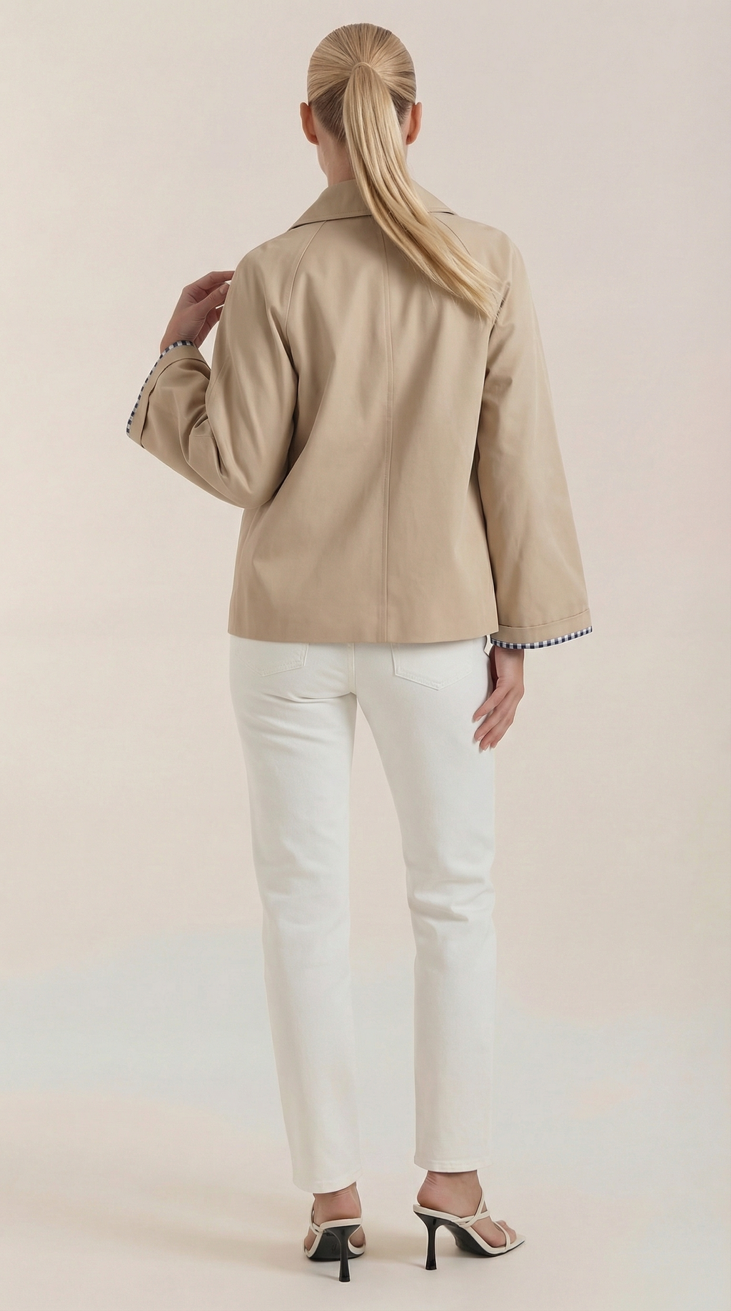 Chaqueta Lindsay con Cuello Camisero y Botonadura