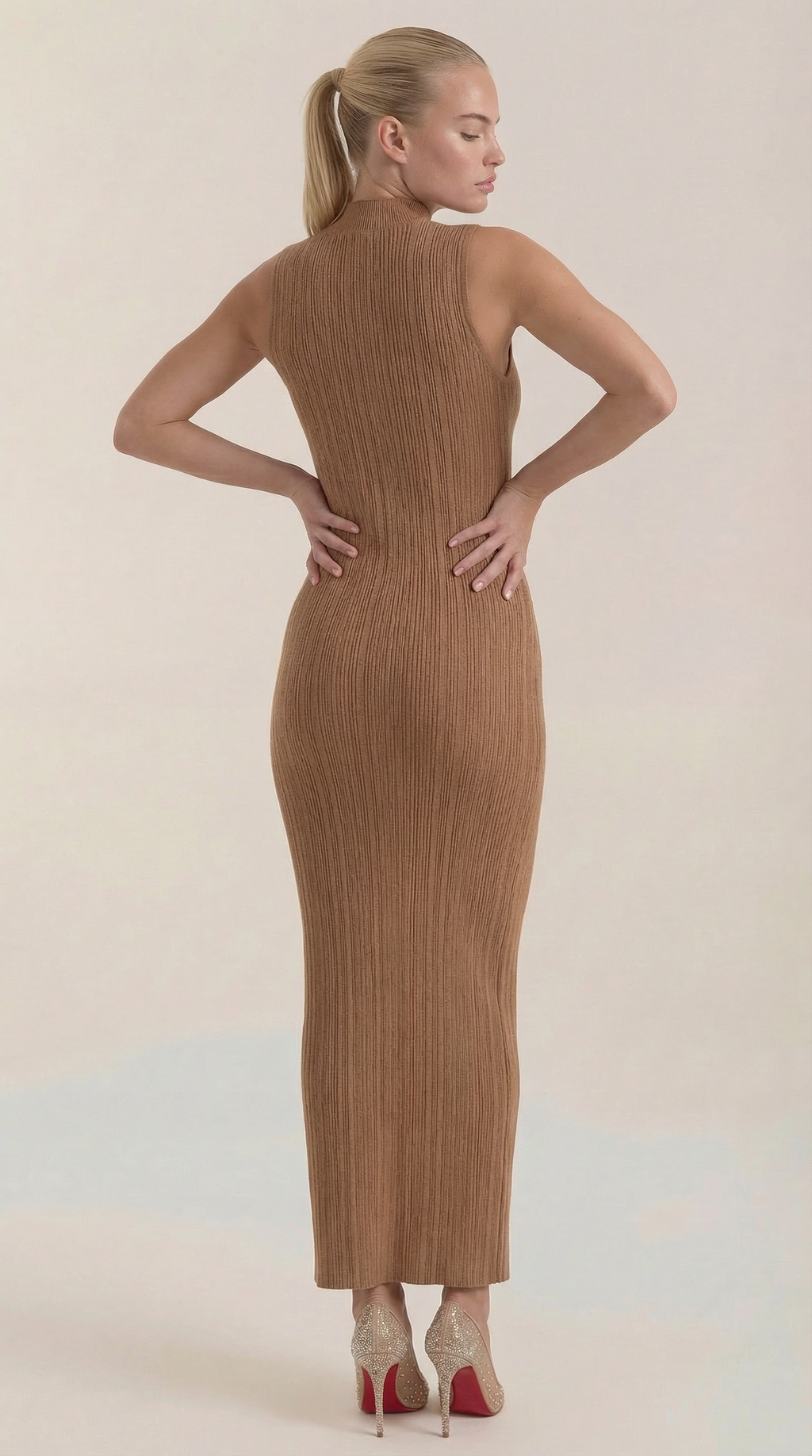Vestido Maxi Sonia Ajustado con Cuello Alto