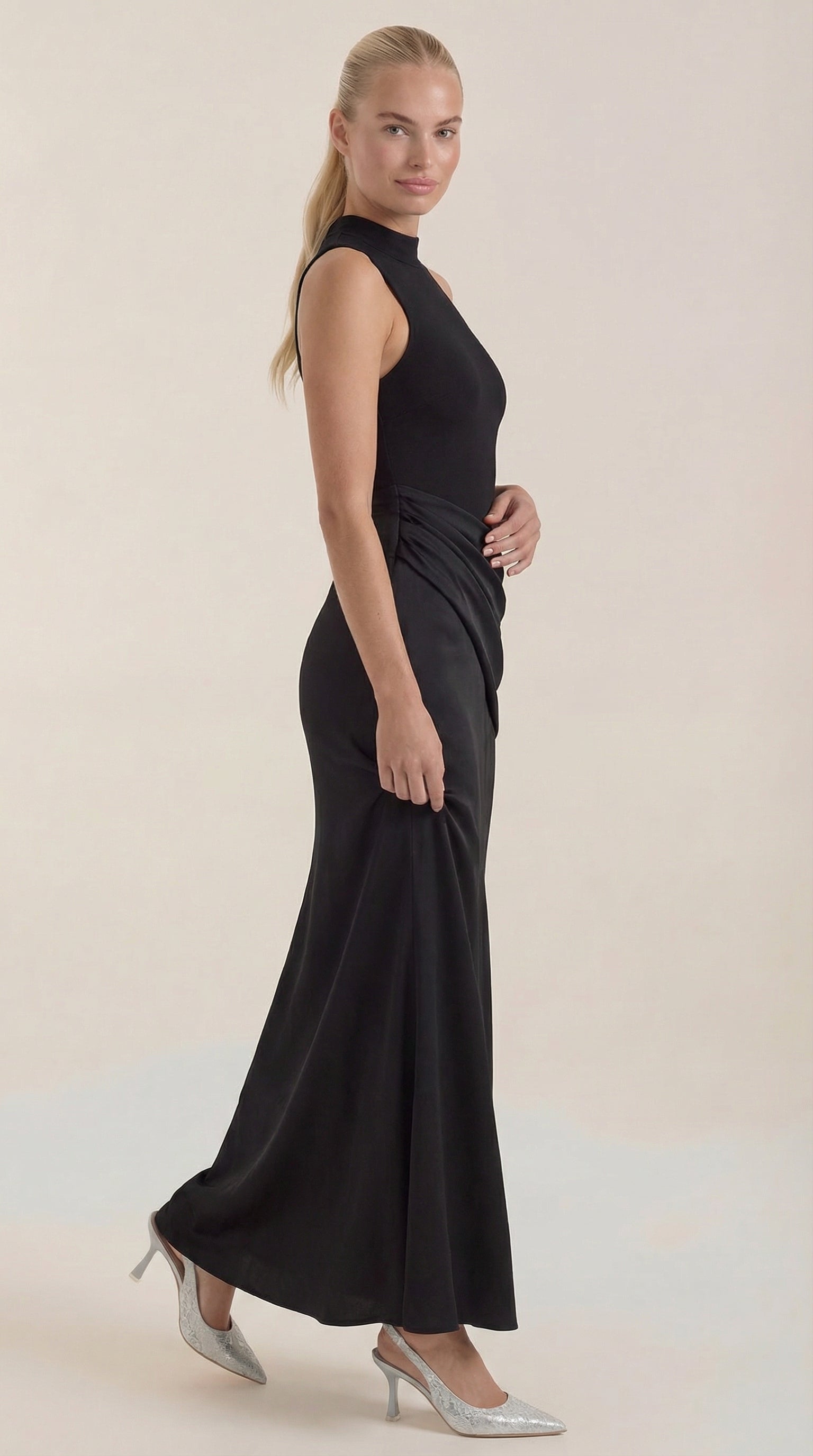 Vestido Maxi Hester con Cuello Alto