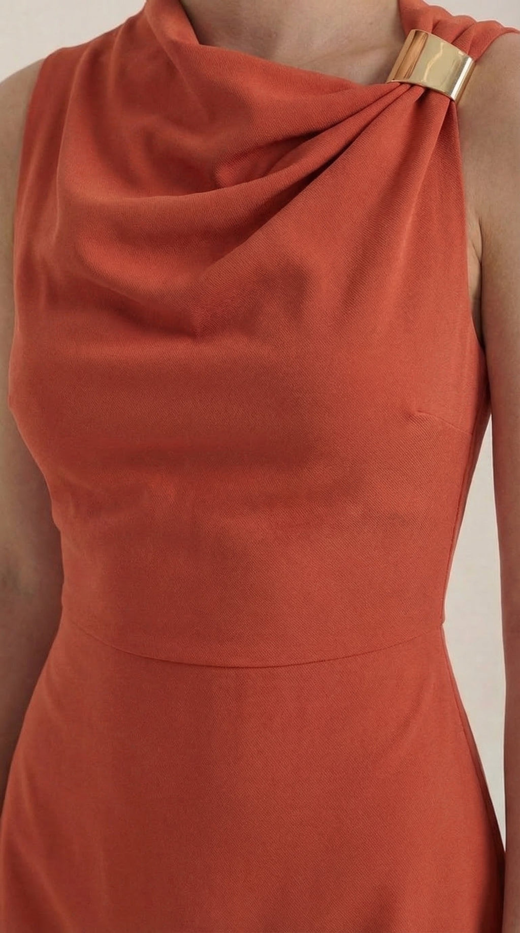 Vestido Mini Rosalie con Escote Cascada